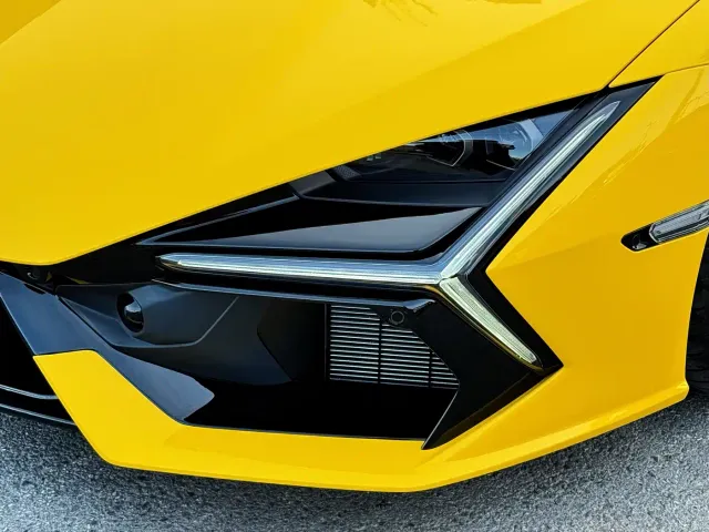 Lamborghini Revuelto — Фото автомобиля 7