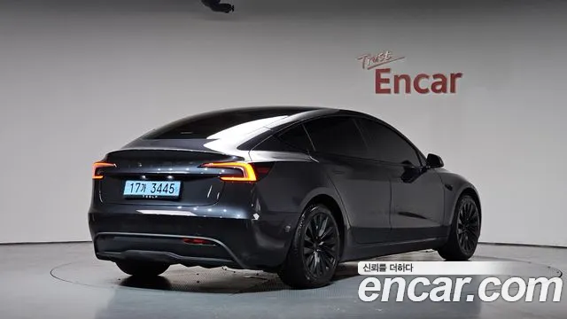 Tesla Model 3 — Фото автомобиля 2