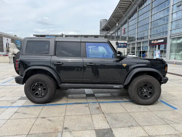 Ford Bronco — Фото автомобиля 3