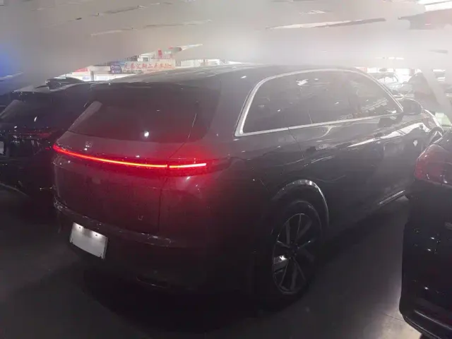 Li Auto L7 — Фото автомобиля 3