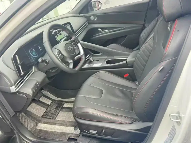 Hyundai Elantra — Фото автомобиля 4