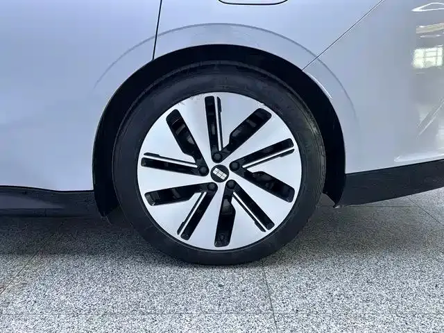 Geely Galaxy E8 — Фото автомобиля 12