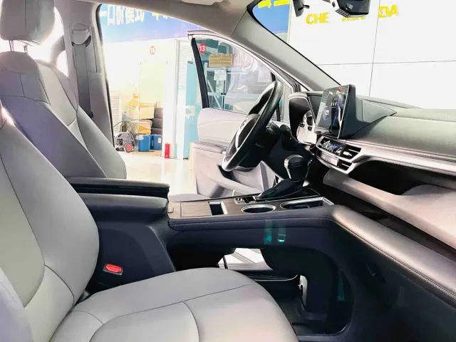 Toyota Granvia — Фото автомобиля 6