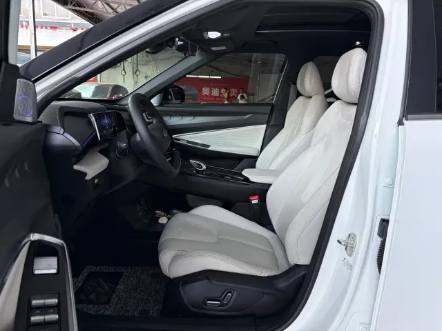 Geely Boyue — Фото автомобиля 4