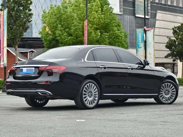Mercedes-Benz E-Class — Фото автомобиля 6