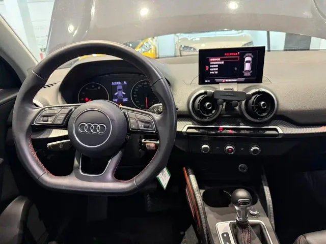 Audi Q2L — Фото автомобиля 14