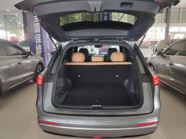 Geely Galaxy Starship 7 EM-i — Фото автомобиля 18