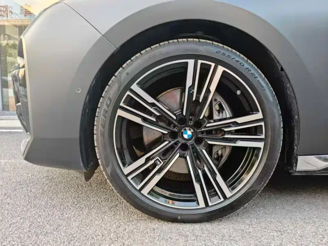 BMW 7 Series — Фото автомобиля 9