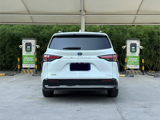 Toyota Sienna — Фото автомобиля 17