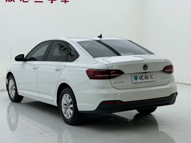 Volkswagen Lavida — Фото автомобиля 6