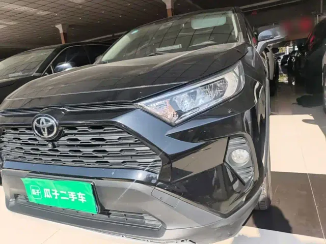 Toyota RAV4 — Фото автомобиля 23