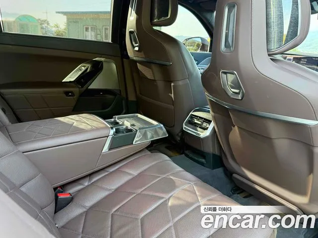 BMW 7-Series 7 серия (G70) 740i xDrive M Sport — Фото автомобиля 7