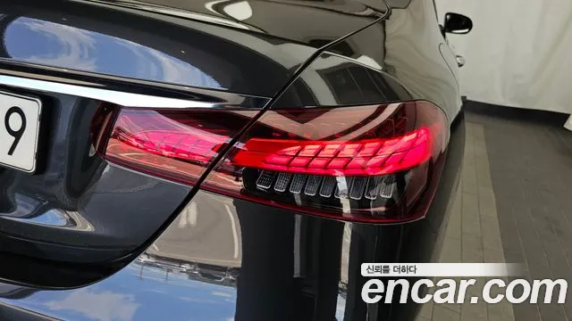 Mercedes-Benz E-Class — Фото автомобиля 20