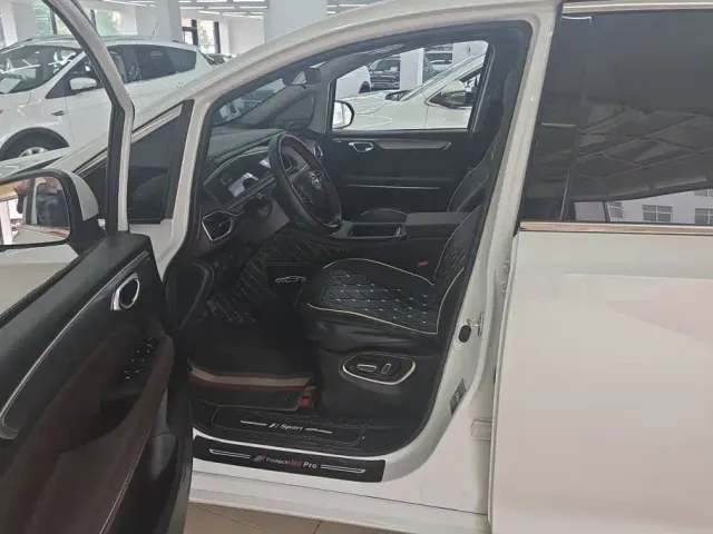GAC Trumpchi M6 — Фото автомобиля 9