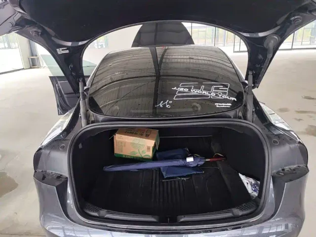 Tesla Model 3 — Фото автомобиля 18