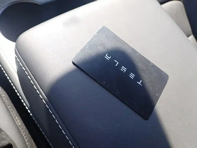 Tesla Model Y — Фото автомобиля 8