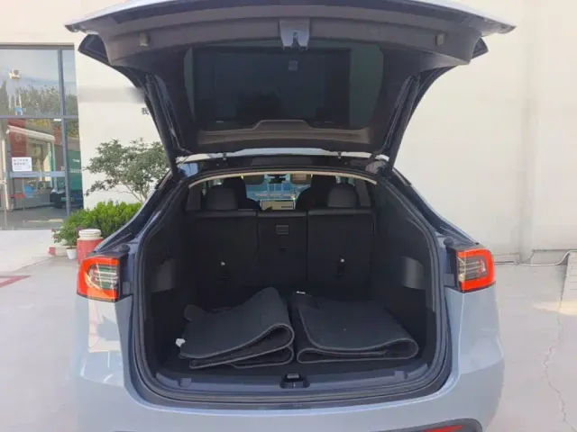 Tesla Model Y — Фото автомобиля 18