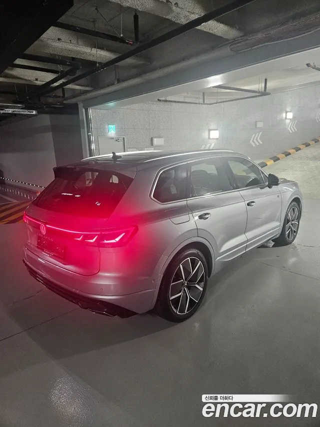 Volkswagen Touareg 3rd Gen — Фото автомобиля 4