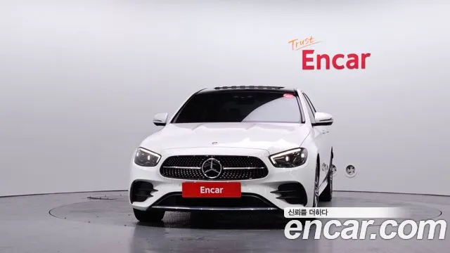 Mercedes-Benz E-Class — Фото автомобиля 2