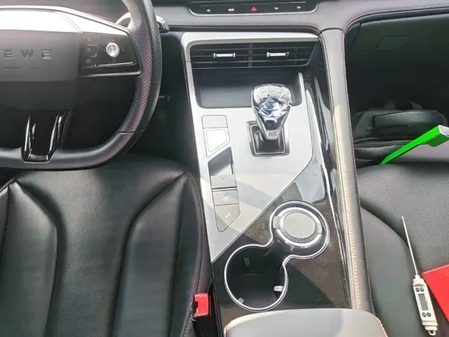 Roewe RX5 — Фото автомобиля 13