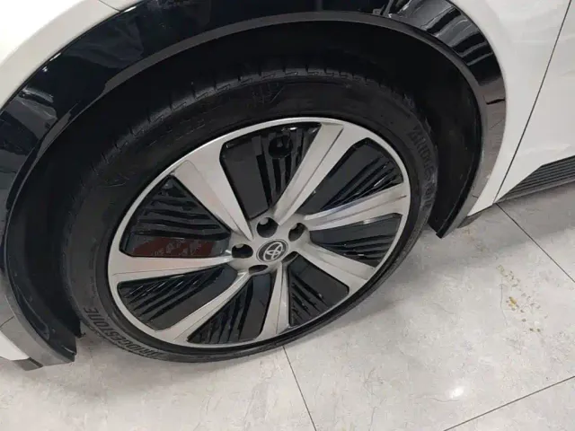 Toyota bZ5 — Фото автомобиля 22