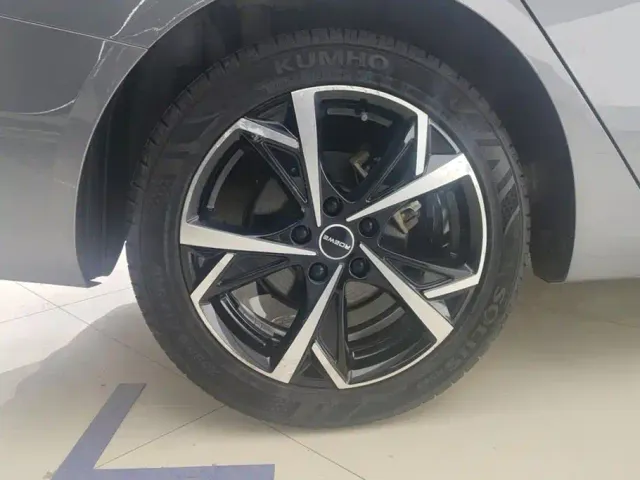 Roewe i5 — Фото автомобиля 6