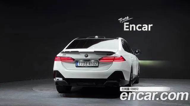 BMW 5 Series G60 — Фото автомобиля 4
