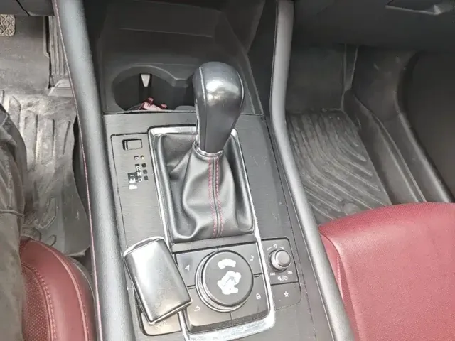 Mazda Axela — Фото автомобиля 13