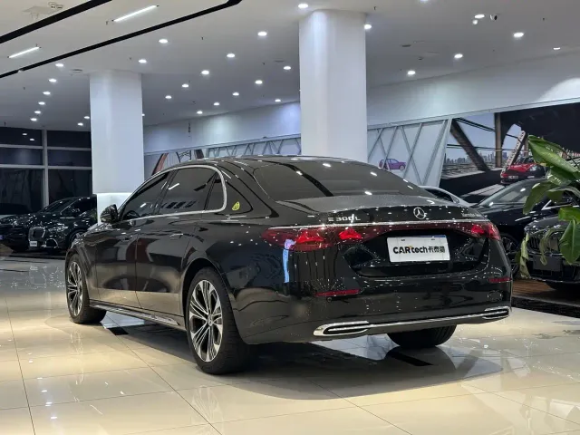 Mercedes-Benz E-Class — Фото автомобиля 12