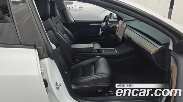 Tesla Model 3 — Фото автомобиля 26