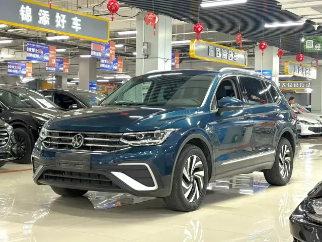 Фотография автомобиля — Volkswagen Tiguan L