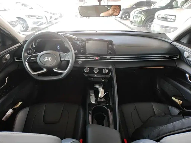Hyundai Elantra — Фото автомобиля 9