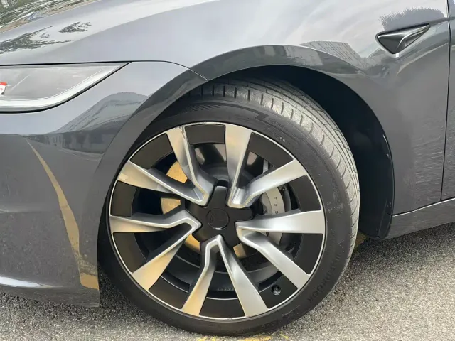 Tesla Model 3 — Фото автомобиля 3