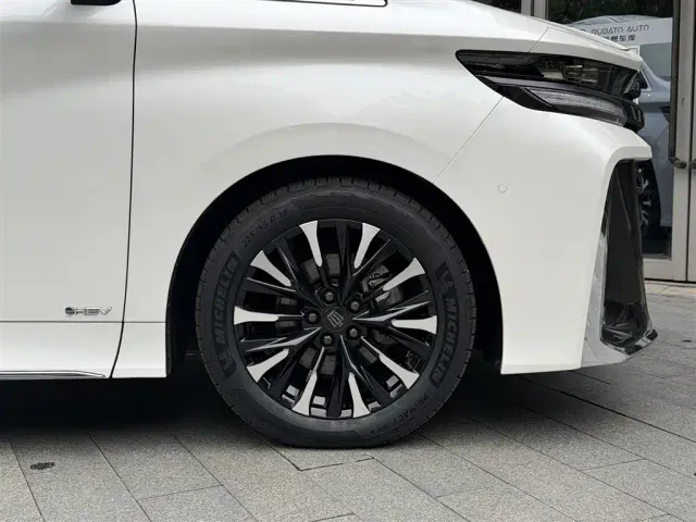 Toyota Vellfire — Фото автомобиля 8