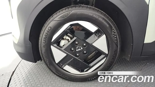 Kia EV3 Standard 2WD — Фото автомобиля 5