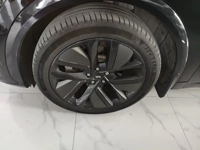 Li Auto L7 — Фото автомобиля 22
