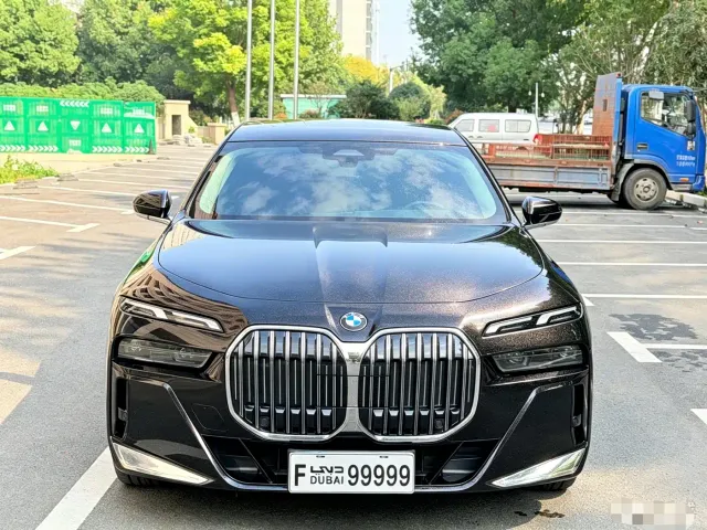 BMW 7 Series — Фото автомобиля 2