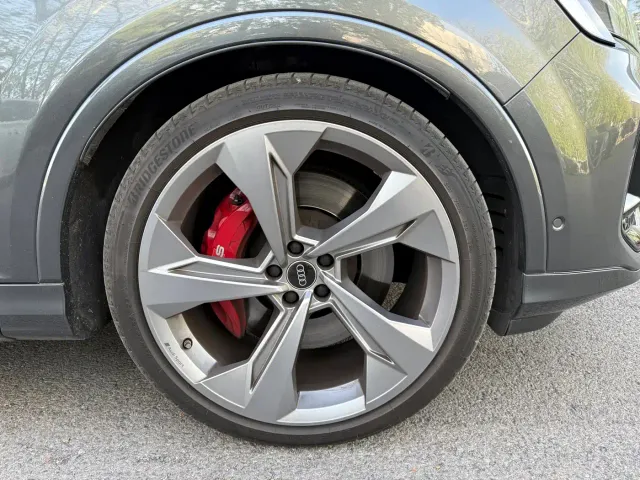 Audi SQ7 — Фото автомобиля 13