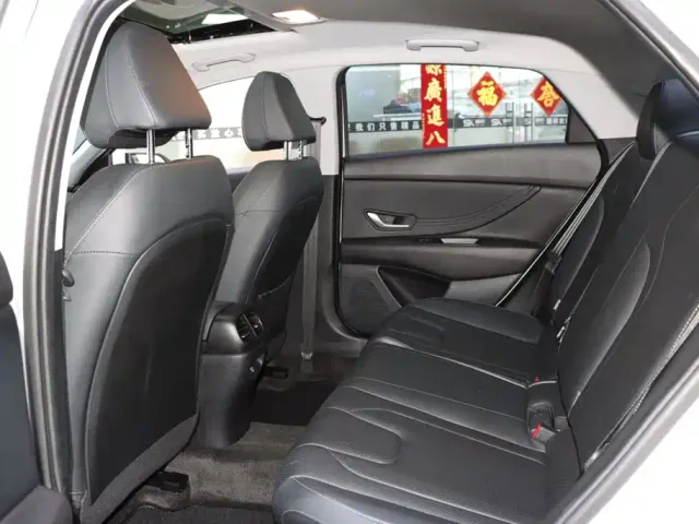 Hyundai Elantra — Фото автомобиля 11