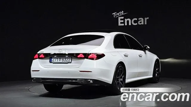 Mercedes-Benz E-Class — Фото автомобиля 2