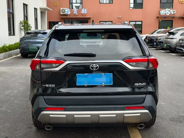 Toyota RAV4 — Фото автомобиля 8