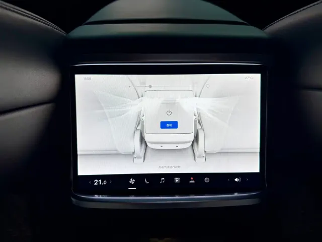 Tesla Model S — Фото автомобиля 10