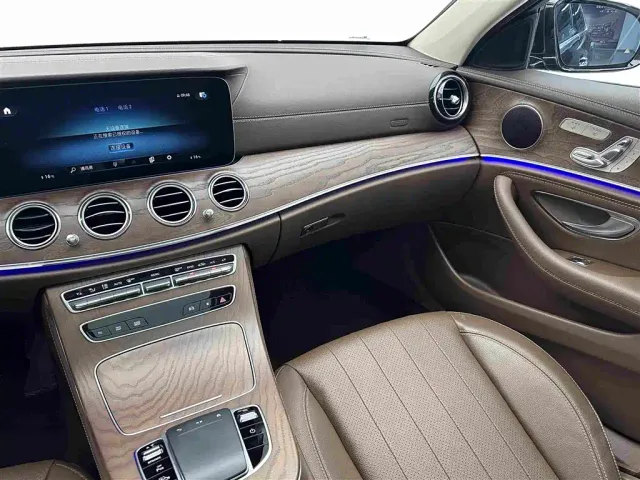 Mercedes-Benz E-Class — Фото автомобиля 14