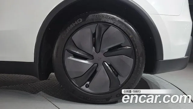 Tesla Model Y — Фото автомобиля 21