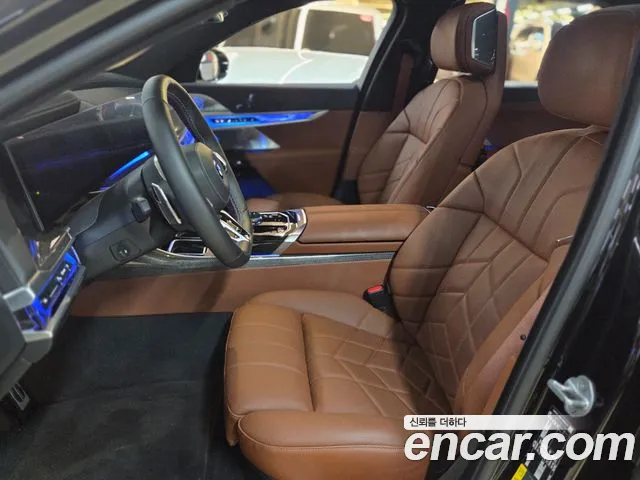 BMW i7 — Фото автомобиля 5