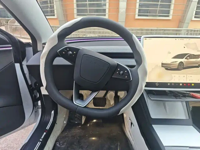 Tesla Model 3 — Фото автомобиля 6