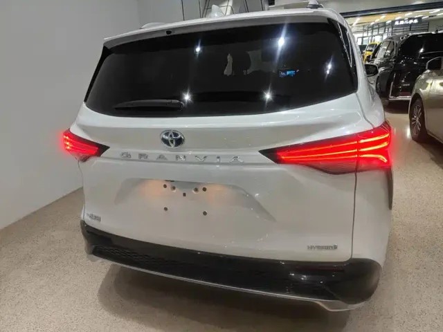 Toyota Granvia — Фото автомобиля 5