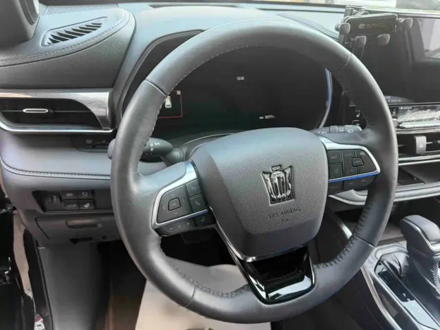 Toyota Crown Kluger — Фото автомобиля 14