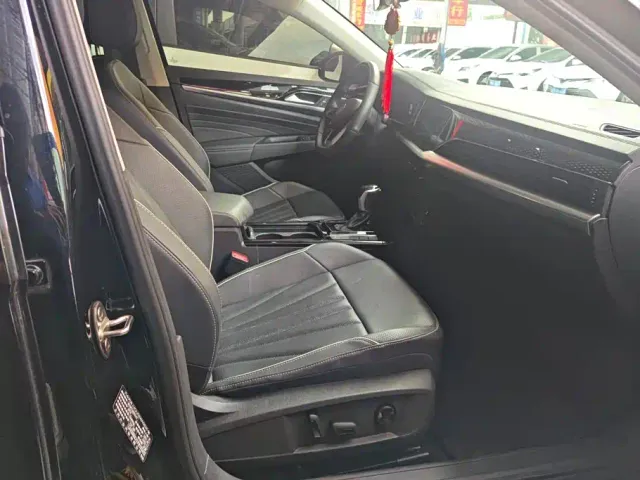 Volkswagen Passat — Фото автомобиля 8