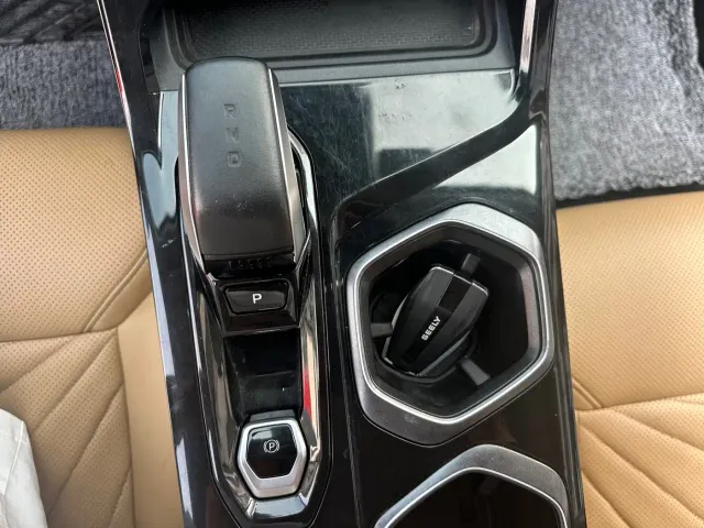 Geely Boyue L — Фото автомобиля 13